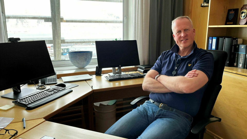 SYSSELMESTER: Lars Fause på kontoret sitt i Longyearbyen. I en travel hverdag tar han Nye Troms godt imot. FOTO: Thor Martin Nyland
