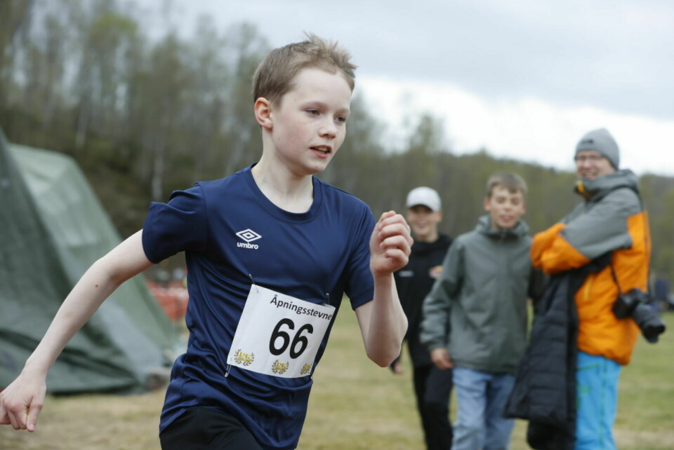 I FARTA: Erik Sundheim (13) fra Målselv idrettslag trives godt med friidrett, og løping er bedre dess lengre distansen er. Foto: Ivar Løvland