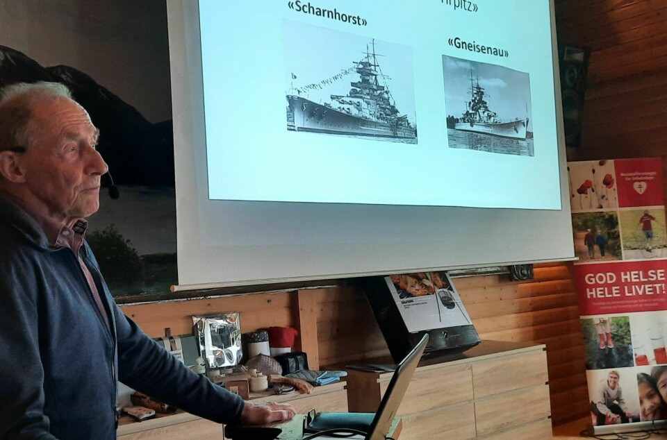 INTERSSANT FOREDRAG: Reidar Vollstad er kjent for sine interessante foredrag. Sist søndag fortalte han historien om Tirpitz, et av 2. verdenskrigs største og mest fryktinngivende skip. Foto: Mary Løftingsmo