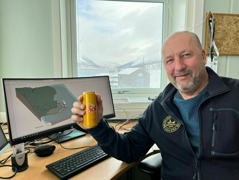 FEIRET MED SOLO: Havnesjef i Balsfjord kommune, Arnt Hansen, har endelig fått tillatelsen han har ventet på. Statsforvalterens klarsignal feiret han med solo.