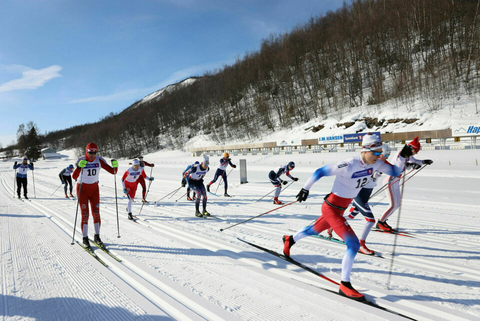 STARTSKUDDET GÅR: Konkurranserennet under Strupendilten besto av 13 skiløpere. Foto: Øyvind Ludvigsen