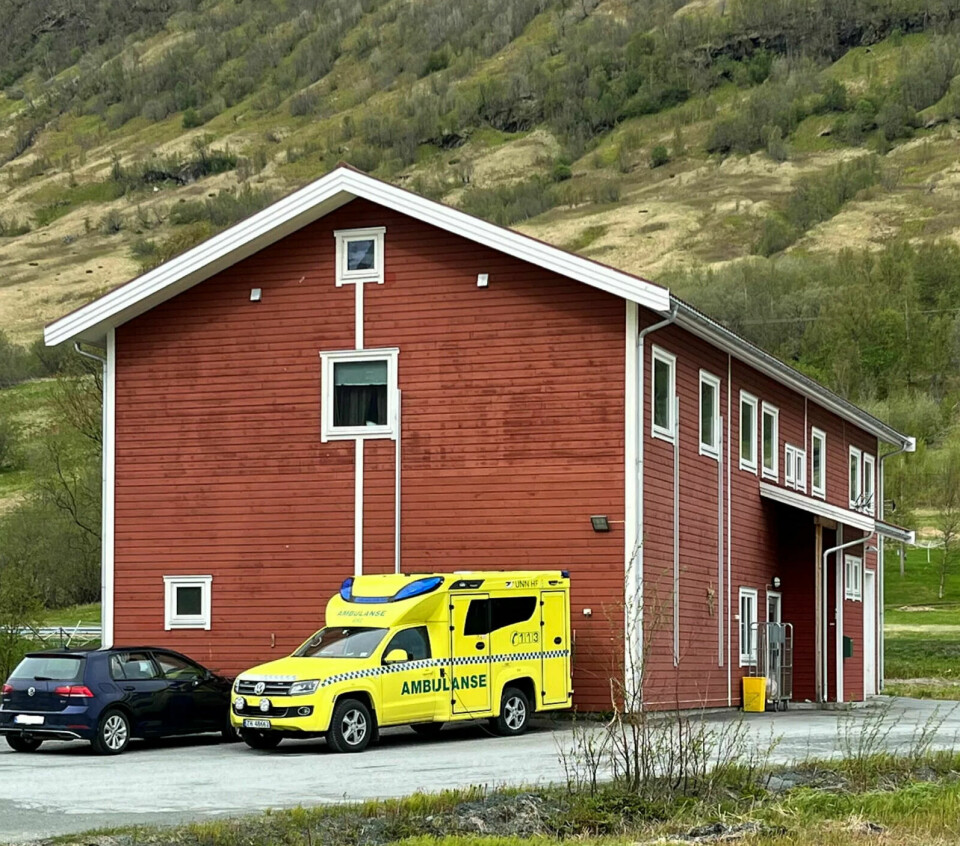 MÅ BRUKE GAMMEL STASJON: Etter Statsforvalterens endelige vedtak om å oppheve vedtaket gjort av Balsfjord formannskap må prosessen med å bygge ny ambulansestasjon i Balsfjord startes på nytt. Inntil videre må derfor gammel ambulansestasjon benyttes.