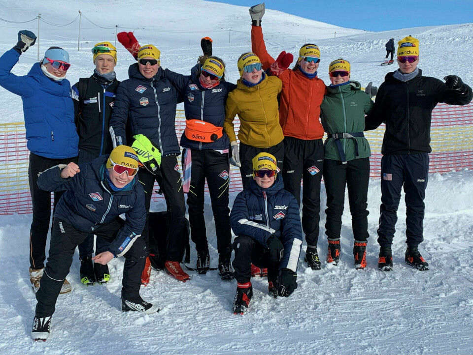 GOD DELTAKELSE: Her er Bardus aldersbestemte løpere i helgas NNM samlet på skistadion i Hammerfest. FOTO: Privat Foto: Privat