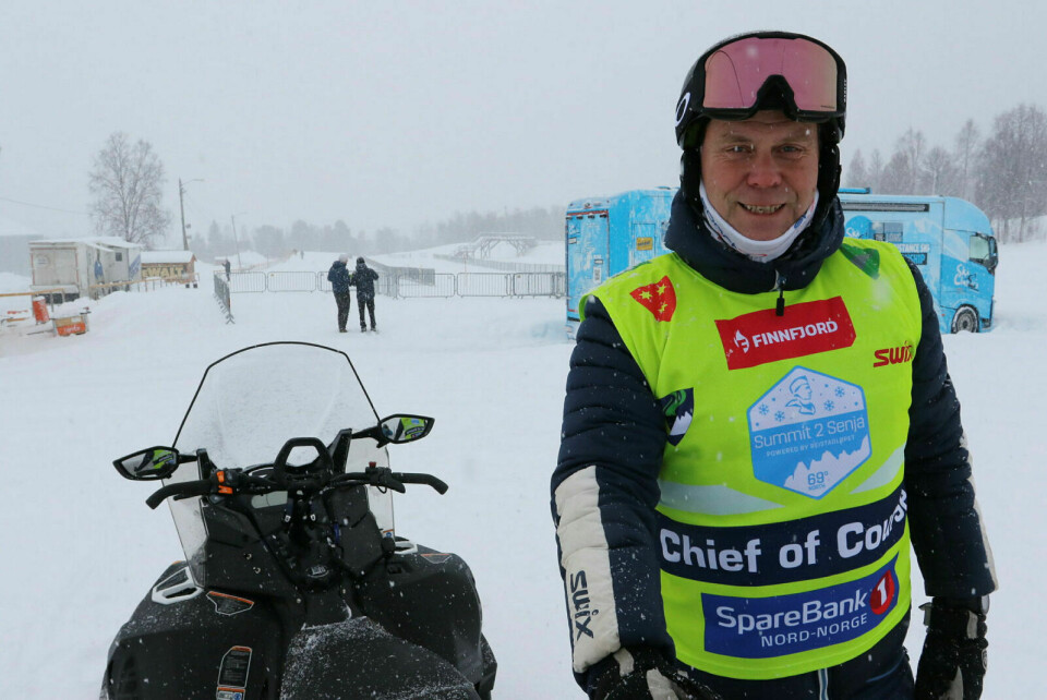 MED ET SMIL: Mye snø og dårlig værvarsel ødelegger ikke humøret til løypesjef Trond Jarle Lunde. Foto: Ivar Løvland