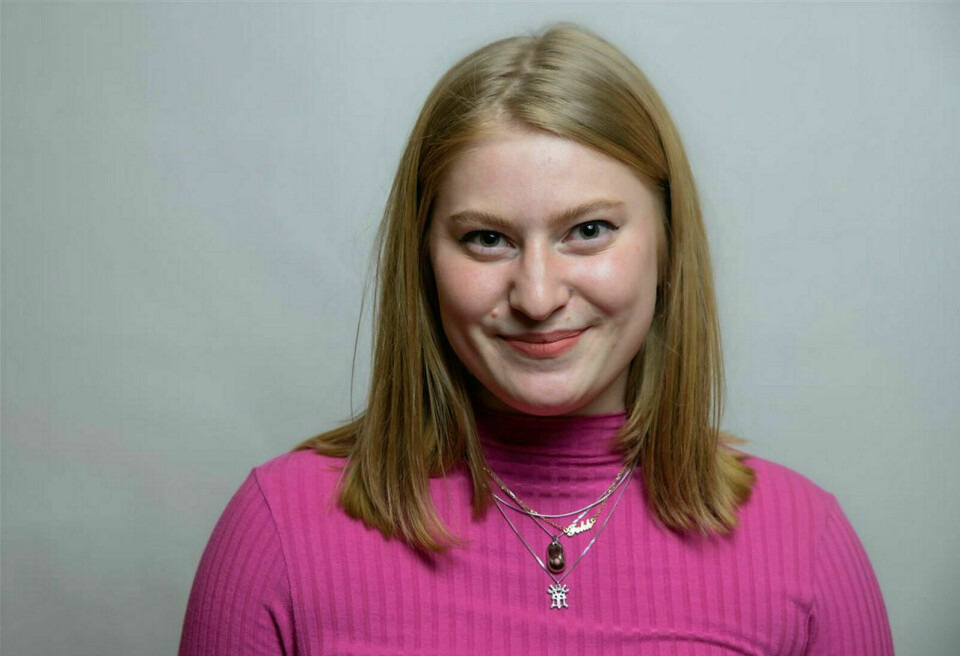 FEMINIST: Maren Irene Gåre Bakkevoll (26) er feminist, og bruker kvinnedagen på å gå i tog bak en parole med en av hjertesakene sine.