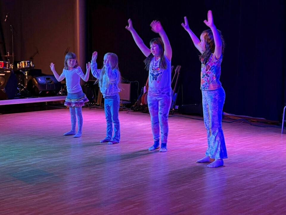 Vårens vakreste musikkeventyrDANS: Ella-Temine, Emmelin, Maja, Anny trives med dans. Foto: Leif A. Stensland