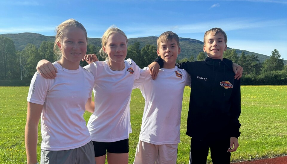Sverre (t.h.) og Martin Prestø, Frida Iselvmo og Ella Nordmo Lundamo er deltakere fra Målselv IL i helgas Lerøy-leker i friidrett.