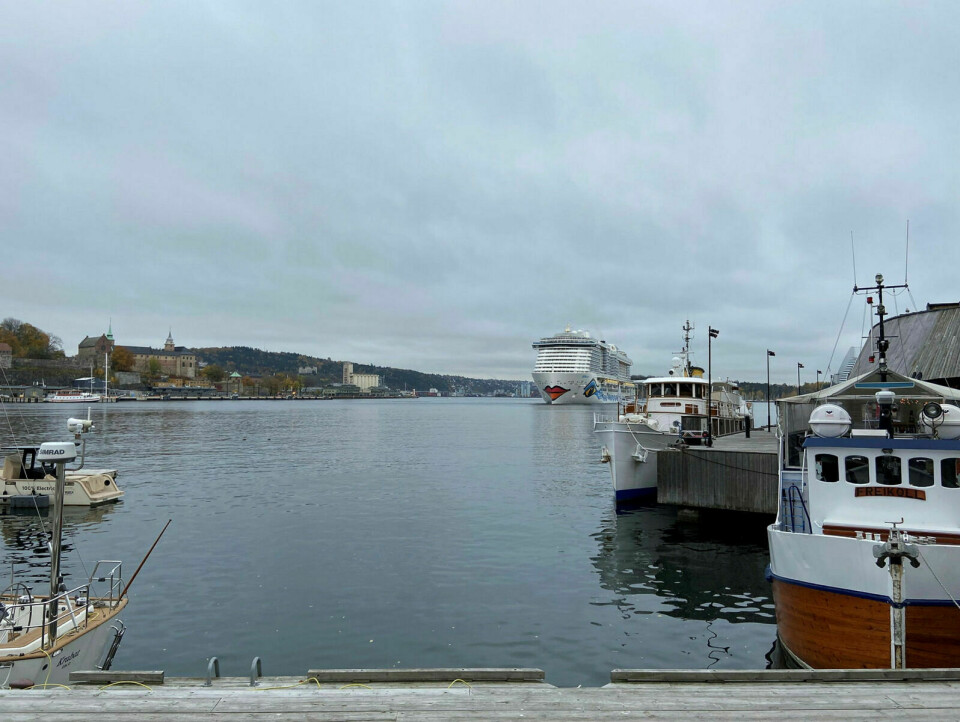 SKATT: Et cruiseskip på vei ut fra Rådhuskaia i Oslo i oktober i år. Nå vil norske myndigheter at det skal innføres en turistskatt fra 2024.