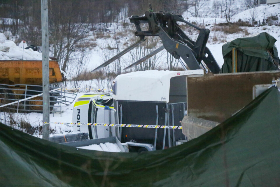 SKUTT AV POLITIET: En mann i 40-årene er skutt av politiet på Tennevoll i Lavangen kommune i Troms. Han ble erklært død av lege på stedet. Foto: Jon Henrik Larsen / SALANGEN-NYHETER.COM / NTB