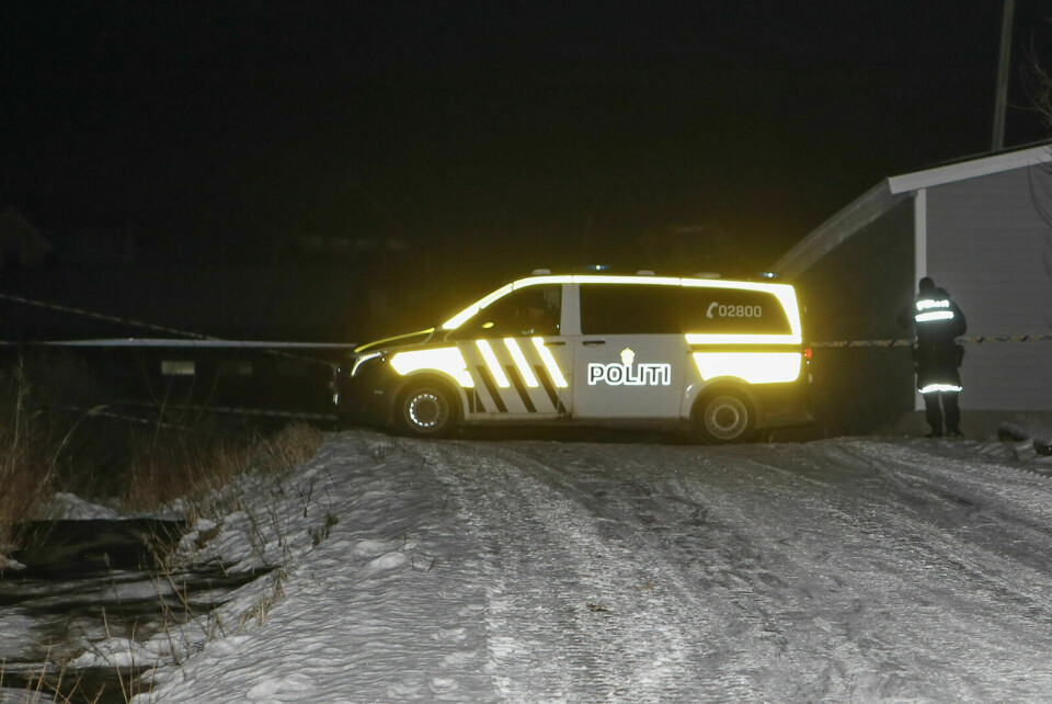 SKUTT: En mann i 40-årene er skutt av politiet i en bolig på Tennevoll i Lavangen kommune i Troms. Han ble erklært død av lege på stedet. Foto: Jon Henrik Larsen / Salangen-Nyheter / NTB