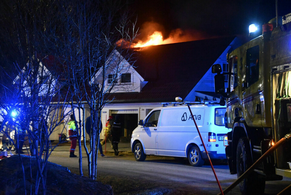 BRANT: Dette huset brant sent tirsdag kveld. Politiet mistenker at brannen var påsatt. Foto: Torbjørn Kosmo