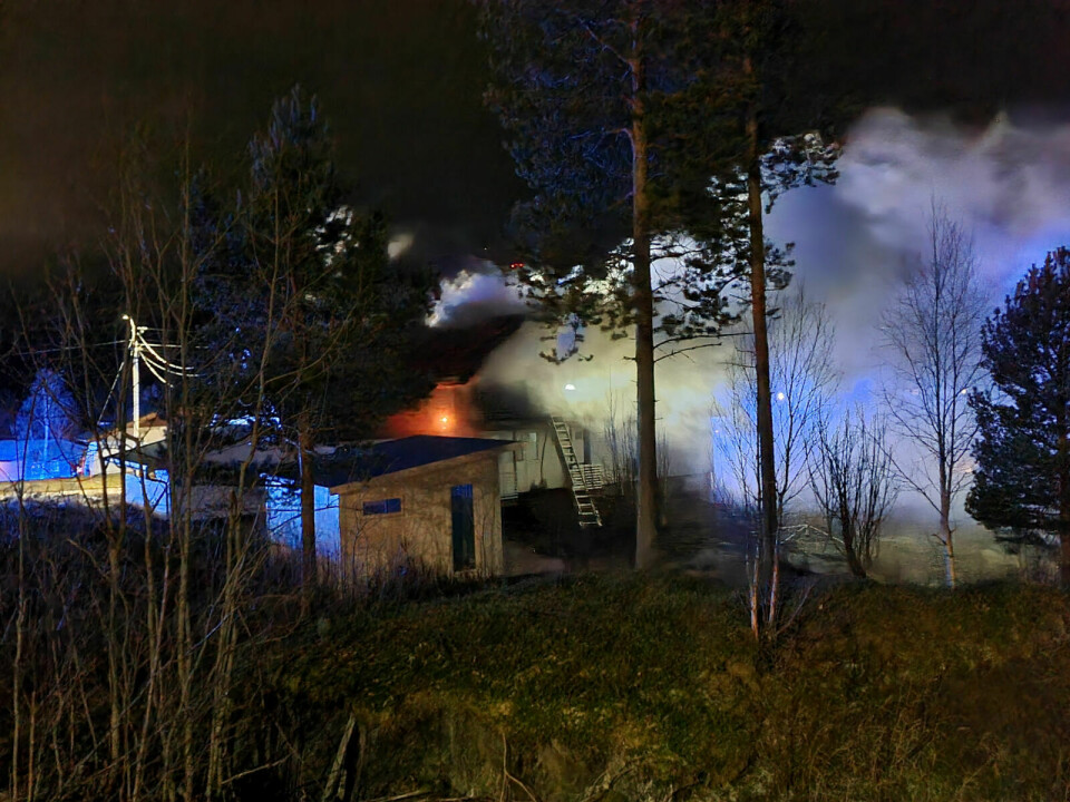 BRANN: Det brøt ut brann i en bolig i Takelvlia tirsdag kveld. Foto: Øyvind Ludvigsen