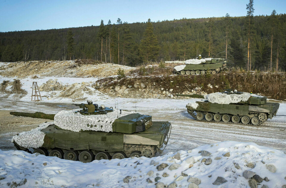 PÅ VEI UT: Hærens Leopard-stridsvogner er inntil 40 år gamle og skal byttes ut. Foto: Heiko Junge / NTB