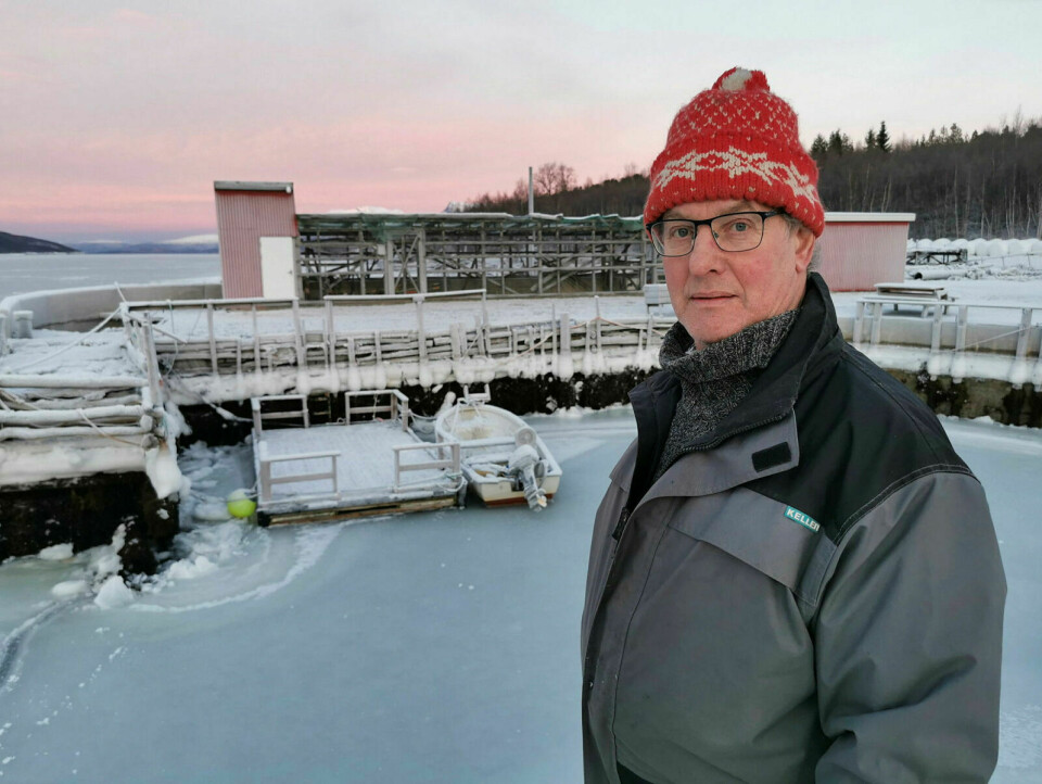 STILLER SPØRSMÅL: Per Øyvind Mathisen stiller spørsmål til hvem som skal dekke eventuelle skader som kan oppstå på grunn av den ekstreme isen som har lagt seg i Malangen.