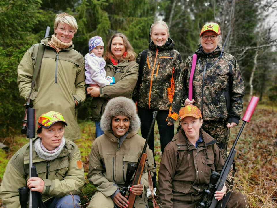MANGFOLD: De syv damene som jakter i Takelvdalen har alle startet med jakt i løpet av de siste 13 årene. Noen tidligere enn andre.
