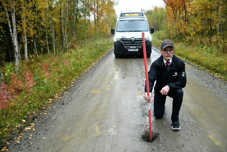 HULL I VEIEN: Tidligere i uka skrev Nye Troms om den bussjåfør Odd Thomassen som møter på vegproblemer hver dag i jobben sin. ARKIVFOTO: Torbjørn Kosmo