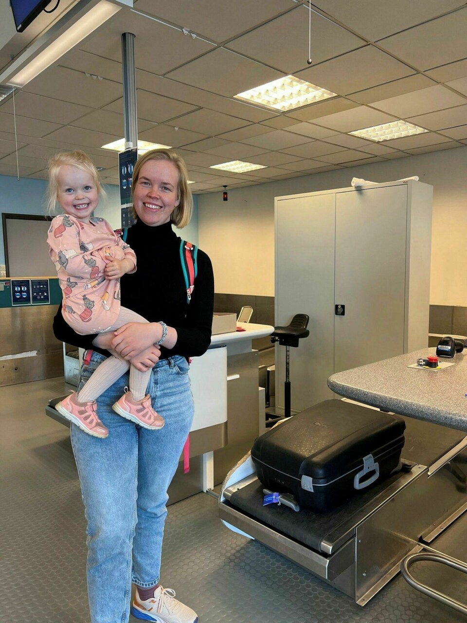 PÅ REISEFOT: Ida Arnøy (29) og datteren Ingrid Berntsen Arnøy på tur til Stavanger, men kommer seg bare til Oslo med SAS. Foto: Jørgen Stensland