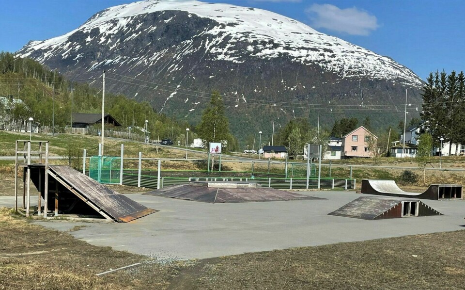 SKAL SJEKKES: Bardu kommune skal nå sjekke denne skateparken – etter å ha fått bekymringsmelding om parkens tilstand. Foto: Knut Solnes