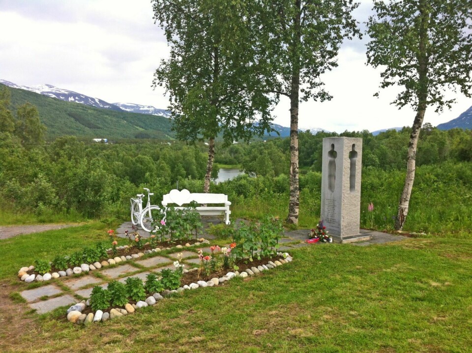 11 ÅR: I morgen blir det en enkel markering med blomsternedleggelese i Bardu for å hedre Anders Kristiansen (18), Gunnar Linaker (23) og de 75 andre som ble drept i terrorangrepene 22. juli 2011. Arkivfoto: Kari Anne Skoglund