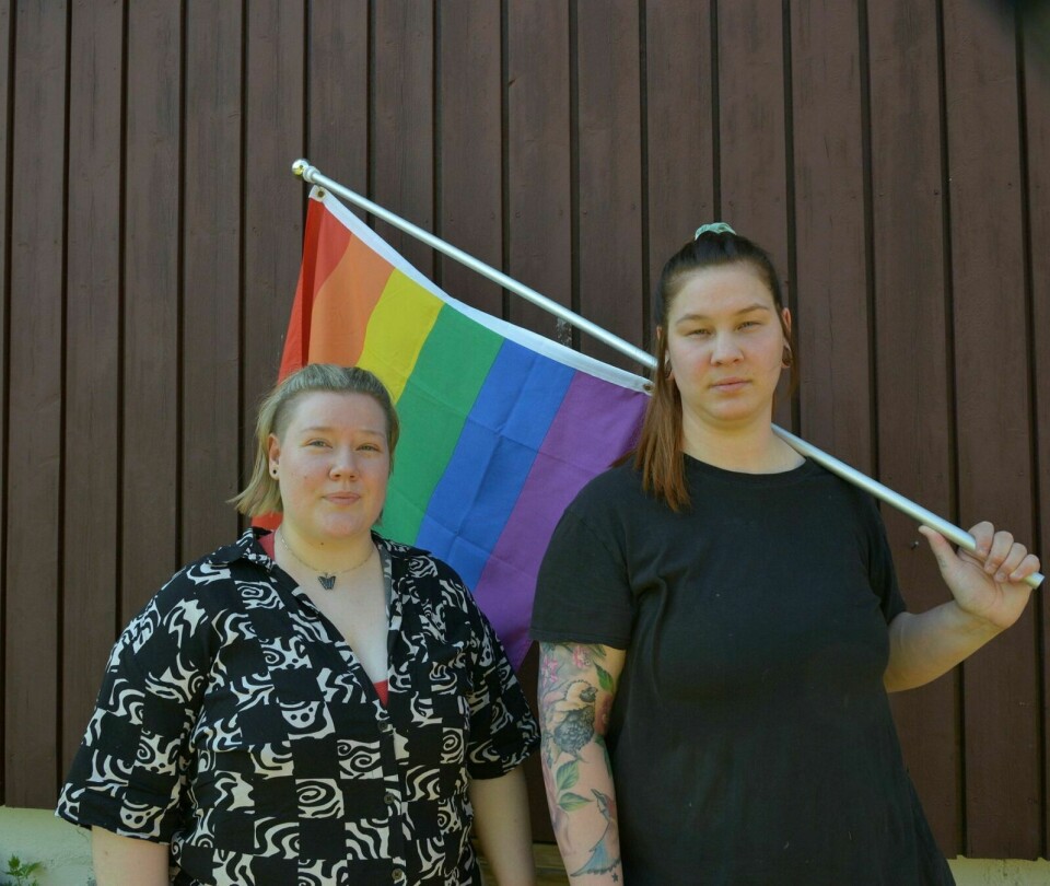 MARKERER VIDERE: Cecilie Aamo Bjørnslett (t.v.) og Christine Serowy vil fortsette med Pride-markering til tross for støtende kommentarer Foto: Espen Føre Hansen