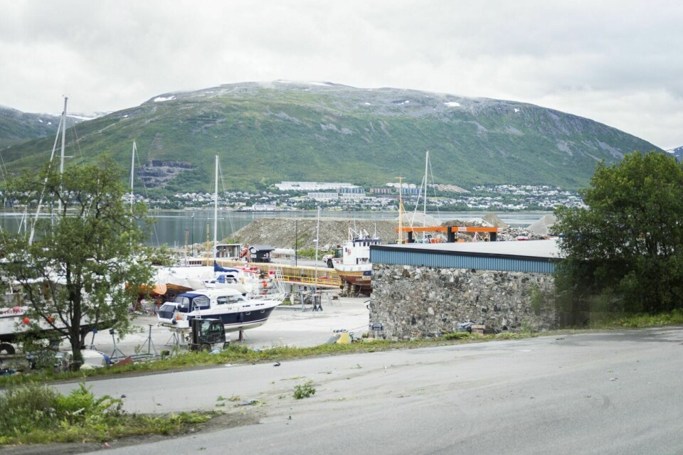 KJØRTE UTFOR: Ulykken skjedde på Skattøra i Tromsø. Foto: Håkon Steinmo / NTB