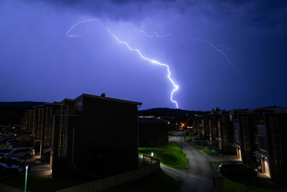 LYN OG TORDEN: I løpet av helgen ventes det lyn og torden flere steder i landet. Foto: Stian Lysberg Solum / NTB