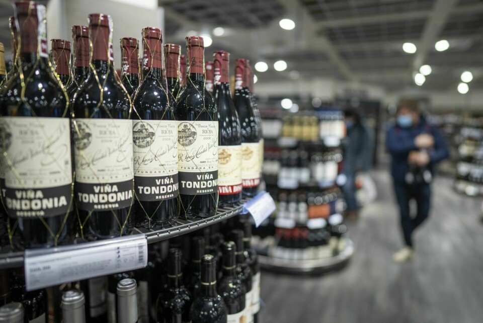 STREIKEFARE: Vinmonopolet kan bli rammet av streik hos leverandørene. Illustrasjonsfoto: Heiko Junge / NTB
