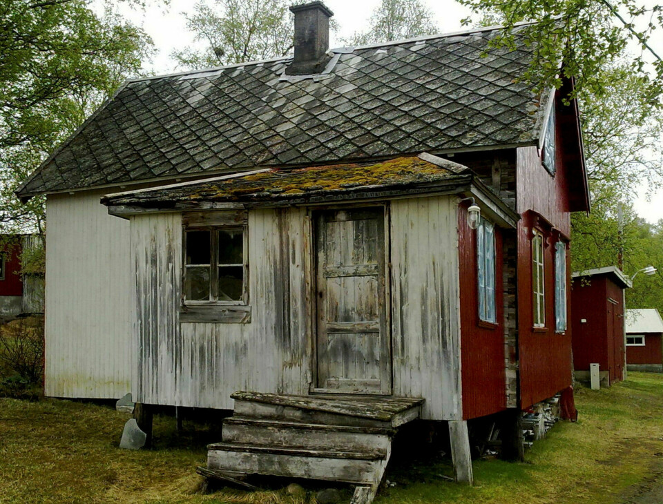 FØR: Slik så Gammelstua ut i 2010 før Lill-Karin Elvestad gikk i gang med renoveringen av huset. Foto: privat