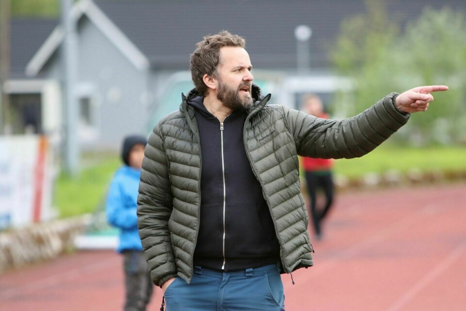 LITT KRISE: NIL-trener Bengt Nilsen ønsker seg flere spillere på trening og til kampene deres. Arkivfoto: Ivar Løvland