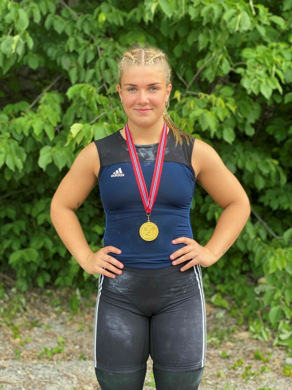 GULLJENTE: Lea Berle Horne fra Storsteinnes vant torsdag tre gull i senior-NM i vektløfting og satte like mange både norske og nordiske rekorder under mesterskapet i Skien. Foto: Privat