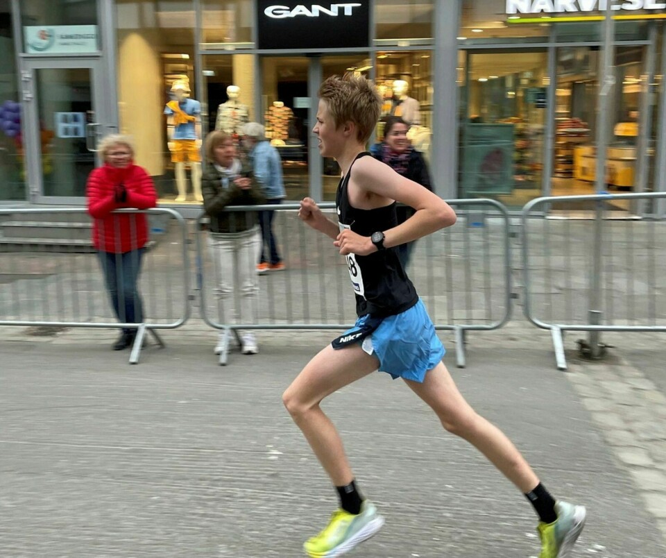 IMPONERTE: 14 år gamle Vidar Bjørnås jr imponerte på halvmaraton i Tromsø under Midnight Sun Maraton. FOTO: Privat Foto: Privat