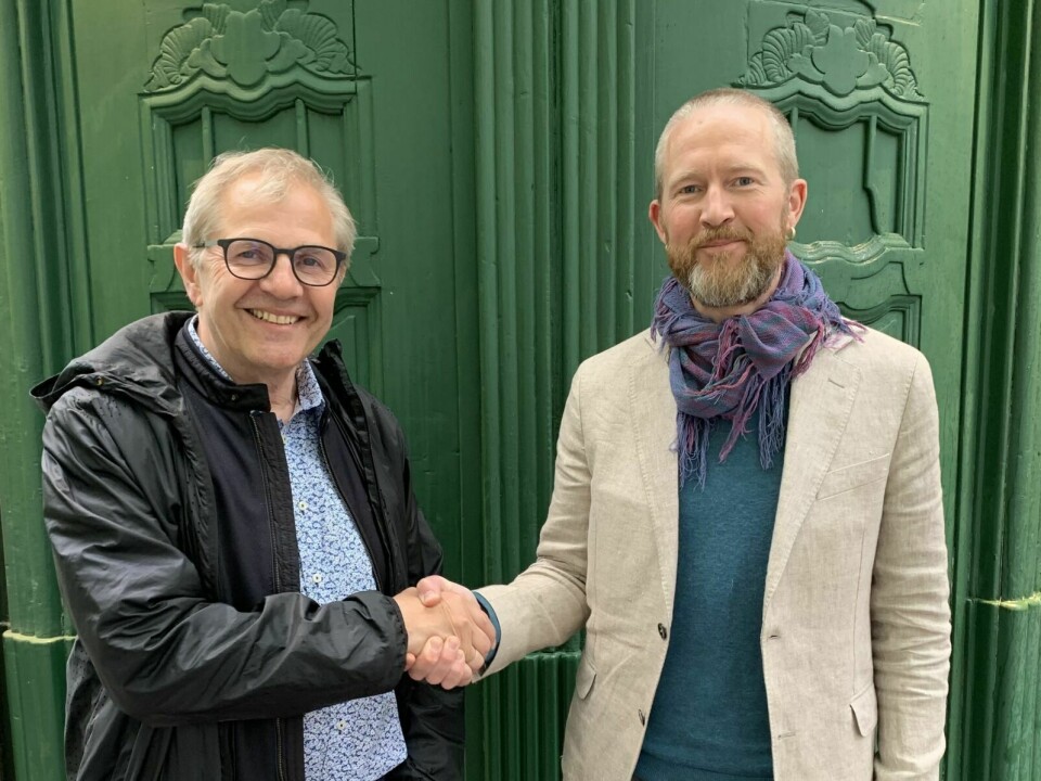 ANSATT: Torstein Johnsrud (t.h.) er ansatt som ny direktør ved Midt-Troms museum. Her med styreleder Roar Sollied. Foto: PRIVAT