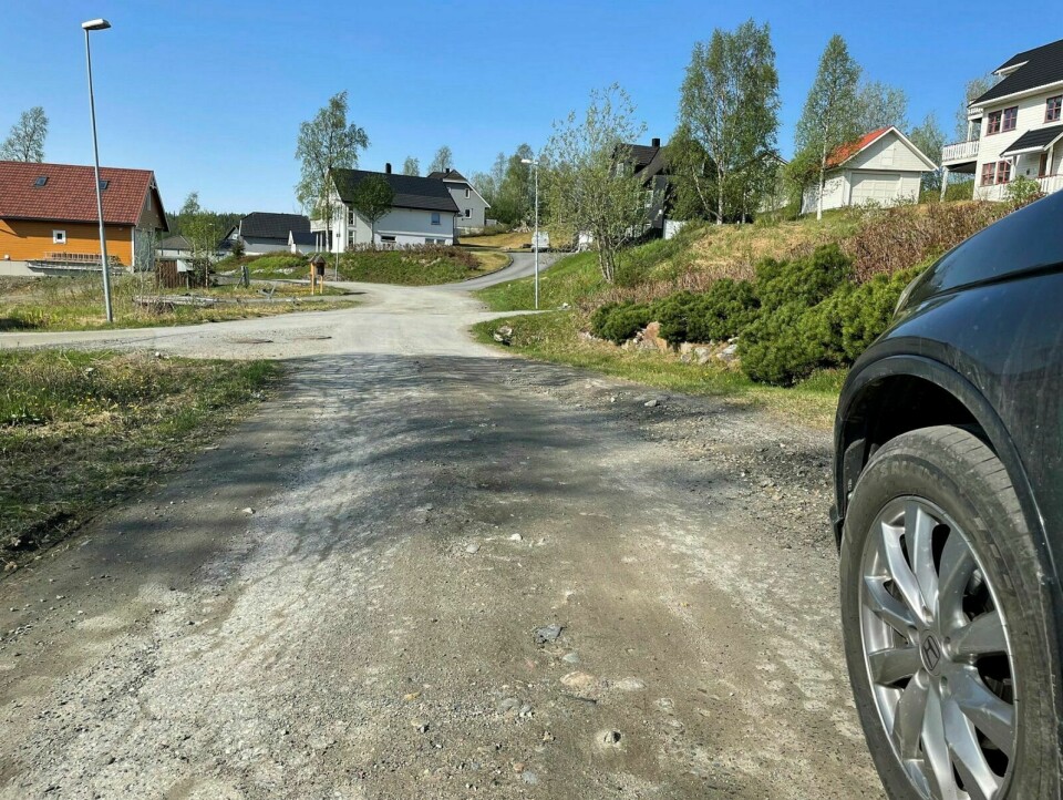VELFORENING MED VEI-BØNN: Olderveien velforening ber Bardu kommune snarest få gjort noe med denne veien på Setermoen. Foto: Knut Solnes