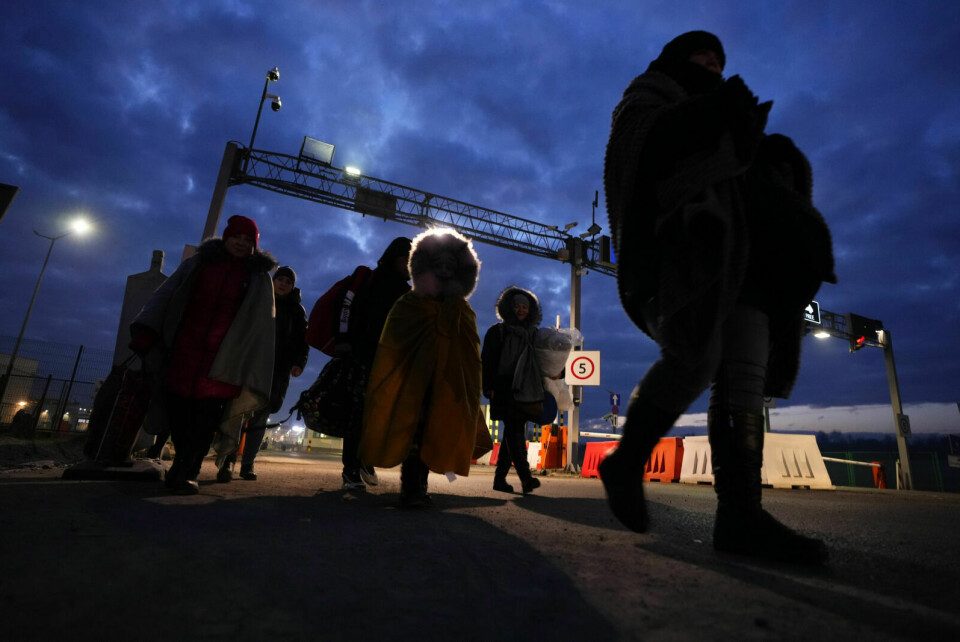 BER KOMMUNENE TA IMOT: Bildet viser flyktninger fra Ukraina som ankommer Przemysl i Polen. Foto: Petr David Josek / AP / NTB