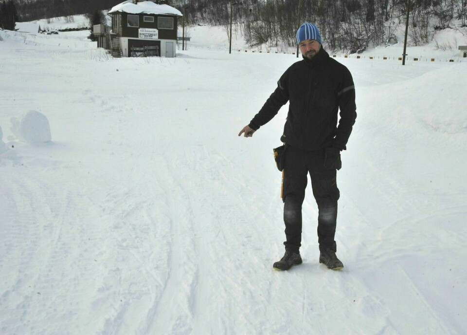 LITE SKISPOR: Uten personer som er villig til å ta i et tak for skimiljøet på Storsteinnes frykter Andreas Bergli at det i fremtiden vil bli dårlig med skispor både i lysløypa og den svært populære Bratteng-løypa.