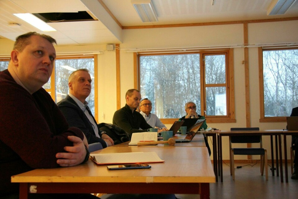 SAMARBEID: Under mandagens møte i Midt-Tromsrådet ble samferdsel og samarbeid store tema. Her ved ordførerne fra henholdsvis Målselv, Senja, Bardu, Sørreisa og Lavangen. Foto: Kristine Aarhaug
