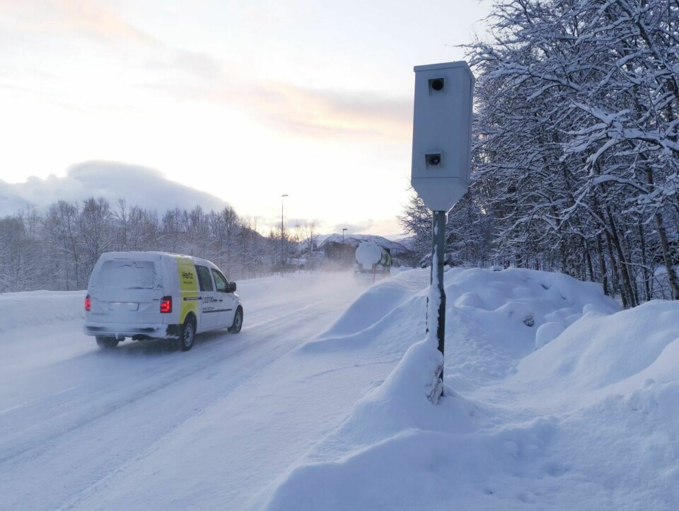 En knapt 50 år gammel mann er i Senja og Nord-Troms tingrett dømt til en bot på 12.600 kroner etter å ha blitt målt til en hastighet på 80 km/t i 50-sonen på E6 i Heggelia. (Illustrasjonsfoto)