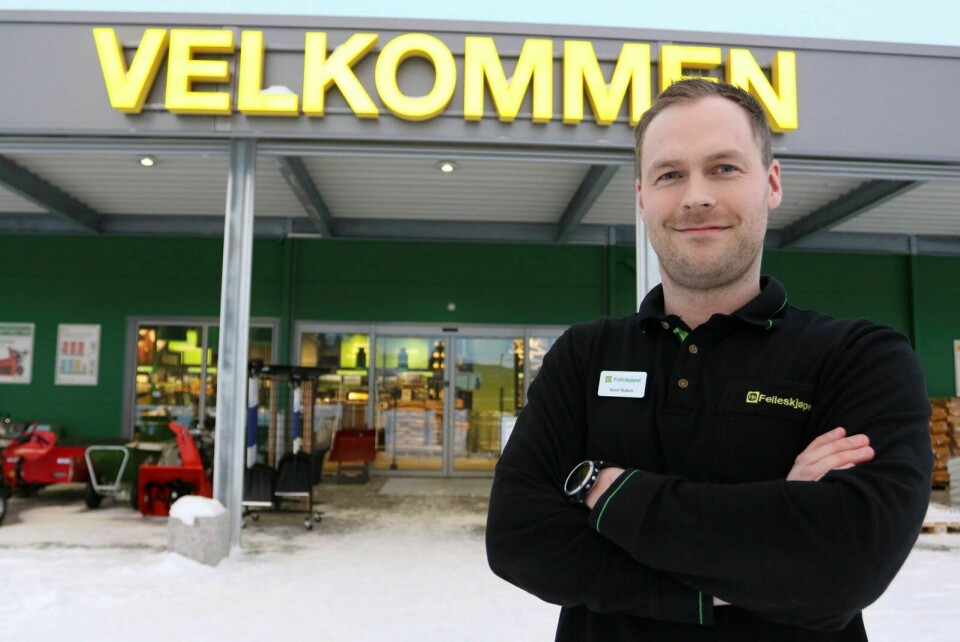 NY SJEF: Kent-Ruben Pedersen fra Balsfjord har startet som butikksjef ved Felleskjøpets butikk på Tømmerelv. Foto: Ivar Løvland