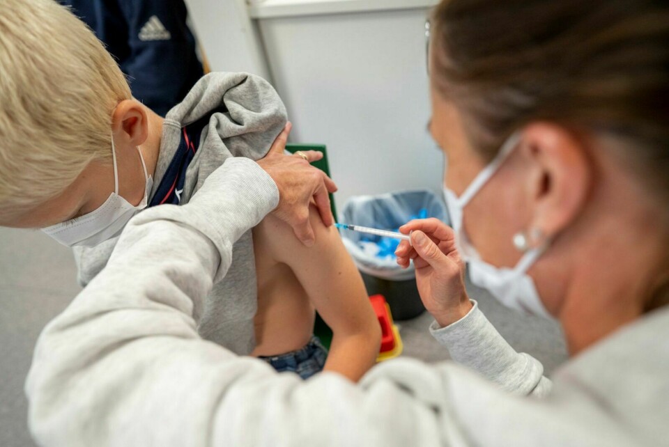 BARNEVAKSINE: Barn født mellom 2010-2016 får nå tilbud om første dose av koronavaksinen. Illustrasjonsfoto: Heiko Junge / NTB