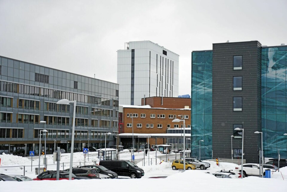 TRE DØDE: Bakterien ble påvist på Universitetssykehuset Nord-Norge i november da tre koronapasienter døde av blodforgiftning med identiske bakteriestammer. Foto: Rune Stoltz Bertinussen / NTB