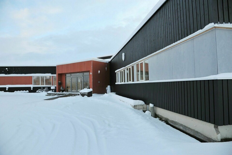 POSITIV TEST: En elev ved Bardufoss ungdomsskole har testet positivt for korona. Nå bes alle elever som var på juleball der fredag om at de tester seg. Foto: Morten Kasbergsen (arkiv)