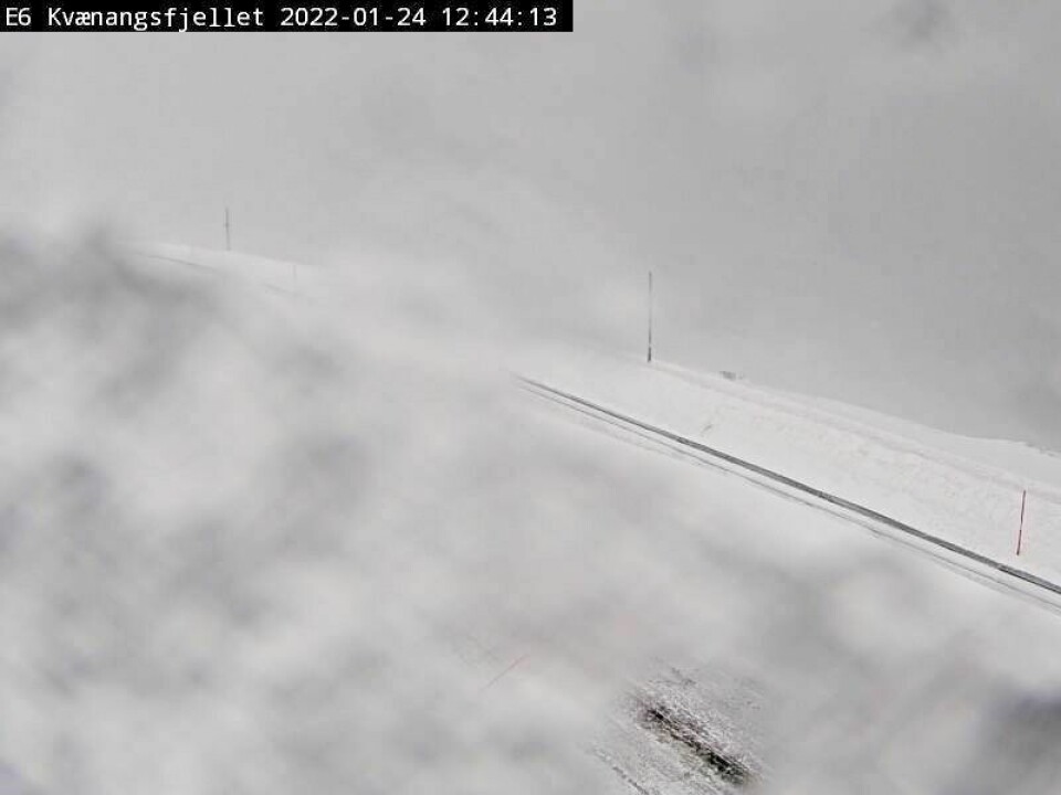 STENGT: På grunn av snøskredfare har E6 over Kvænangsfjellet vært stengt siden søndag kveld. Foto: Statens vegvesen
