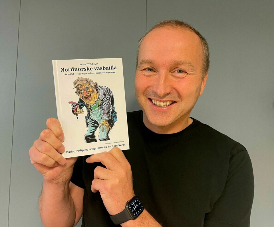 ÅTTENDE HUMORBOK: Ronny Trælvik er klar med boka «Nordnorske vasbailla» som er hans åttende humorbok, og den 31. utgivelsen hans totalt. Foto: Privat