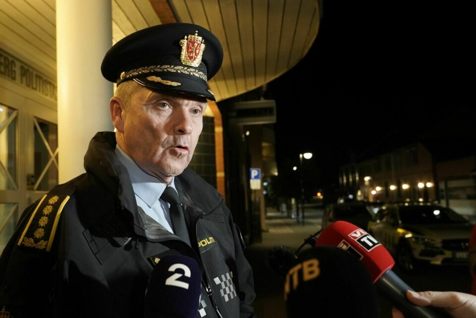 Øyvind Aas, leder i driftsenheten i Buskerud-politiet holder en pressekonferanse etter en alvorlig hendelse i Kongsberg. Foto: Terje Pedersen / NTB