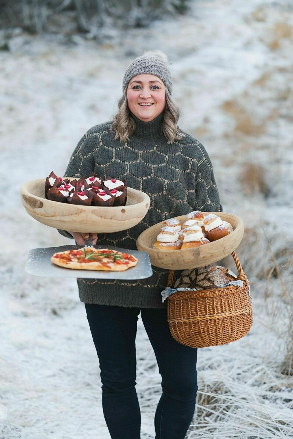 DRIFTIG DAME: Med et hode som jobber hele tiden har Camilla Johansen tatt seg tid å skrive ny bok samtidig som hun driver to bakeri i Harstad. Foto: Heidi Halseth