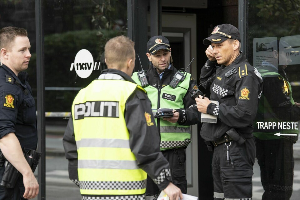 ENDTE TRAGISK: Væpnet politi rykket mandag formiddag ut til et Nav-kontor på Danmarksplass i Bergen. Foto: Marit Hommedal / NTB