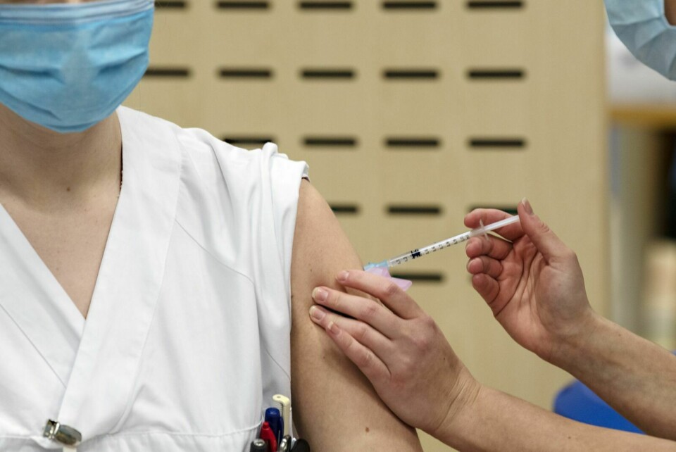 NOK MED ÉN DOSE: Du trenger kun én vaksinedose for å være fullvaksinert hvis du har hatt korona tidligere. Illustrasjonsfoto: Marit Hommedal / NTB
