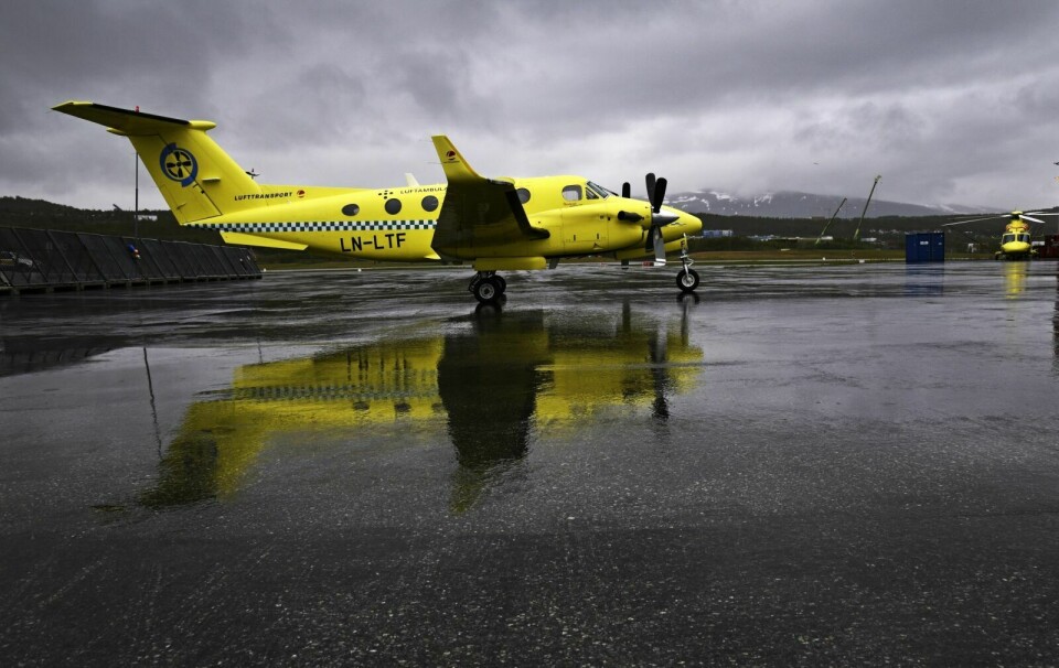 LUFTBÅREN BEREDSKAP: Ambulansefly ved hangaren til Lufttransport i Tromsø. Foto: Rune Stoltz Bertinussen / NTB