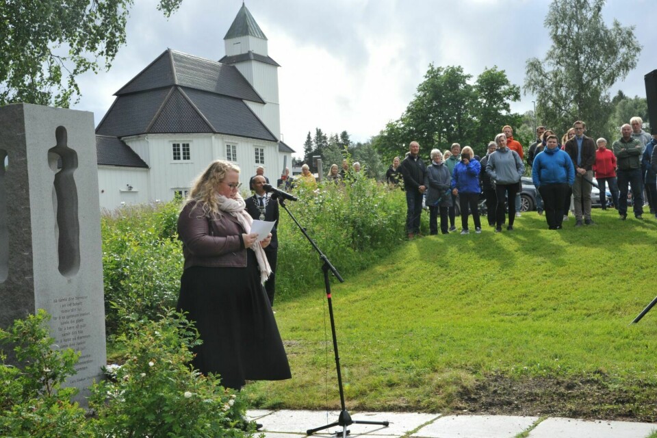 HOLDT STERK TALE: Hanne Linaker holdt tale under minnemarkeringa i Bardu. Foto: Kari Anne Skoglund
