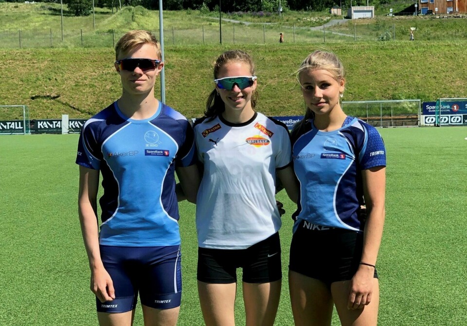 TREKLØVER: Stine Storaa fra Målselv IL sammen med Tobias Johansen og Ida-Louise Øverland fra IK Hind i Harstad. Foto: Privat
